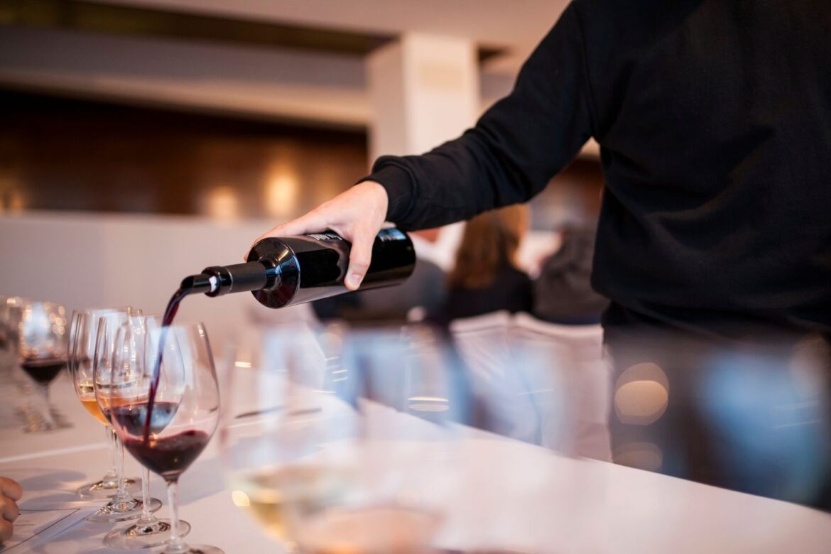 Comment déguster un vin comme un sommelier en 5 étapes